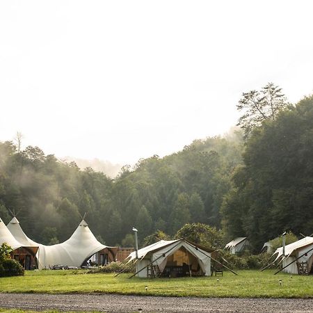 Under Canvas Great Smoky Mountains Hotel Pigeon Forge Exterior photo