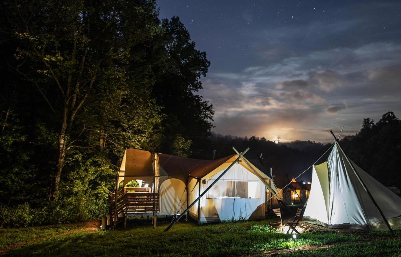 Under Canvas Great Smoky Mountains Hotel Pigeon Forge Exterior photo